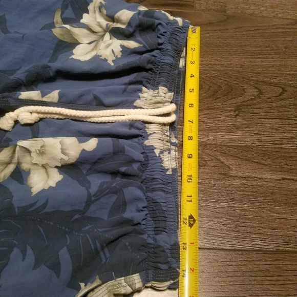 Lot of 2 Tommy Bahama swim trunks SZ Large floral - Picture 6 of 8